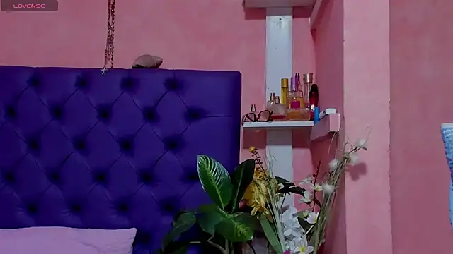 Snapshot of Cloeandtyfanny chatting on 6, 1, 2025 Cloeandtyfanny online show from 6, 1, 2025