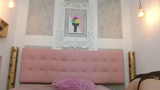 Snapshot of Cloeandtyfanny chatting on 10, 3, 2025 Cloeandtyfanny online show from 10, 3, 2025