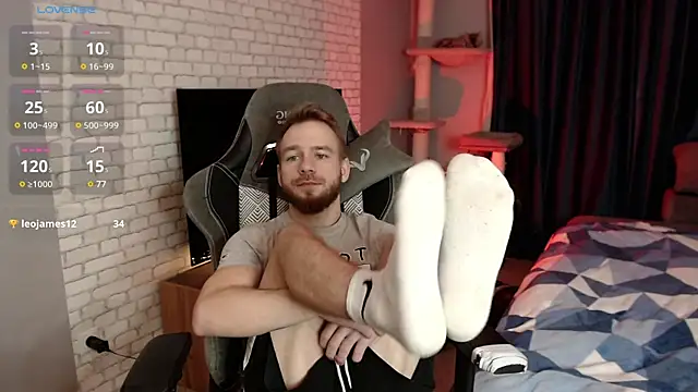 Snapshot of LeoPaulini chatting on 25, 12, 2024 LeoPaulini online show from 25, 12, 2024