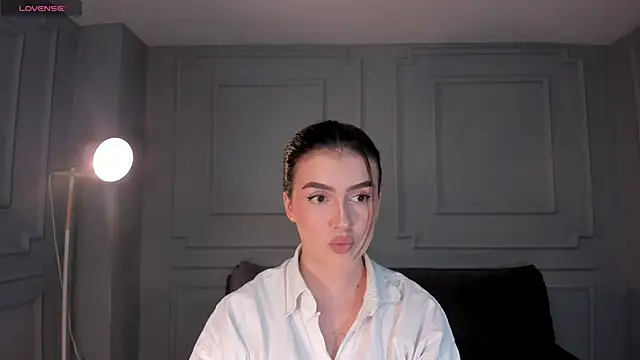 PaulinaSantos  online show from 9, 1, 2026