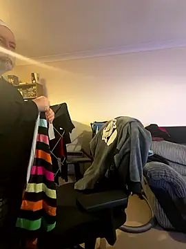 Snapshot of LondonTeffy chatting on 3, 12, 2024 LondonTeffy online show from 3, 12, 2024