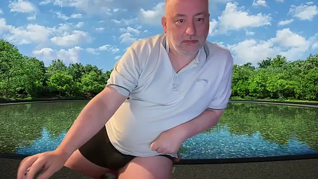 Snapshot of LondonTeffy chatting on 9, 12, 2024 LondonTeffy online show from 9, 12, 2024