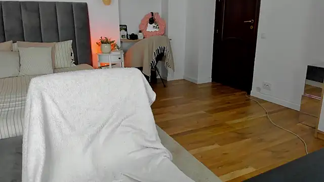 Snapshot of Fancy_Jenn chatting on 24, 10, 2025 Fancy Jenn online show from 24, 10, 2025