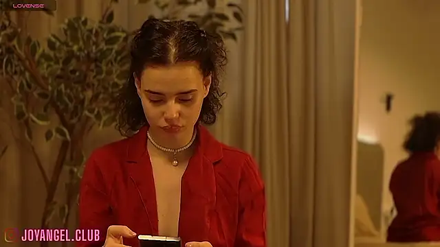 SophieCharm online show from 16, 3, 2026