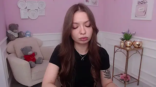 LucySkilar online show from 21, 10, 2025