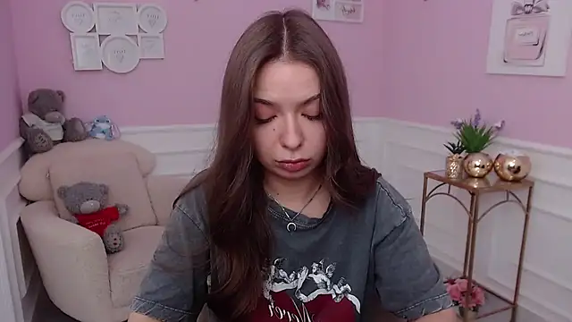 LucySkilar online show from 23, 10, 2025