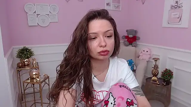 LucySkilar online show from 5, 2, 2026