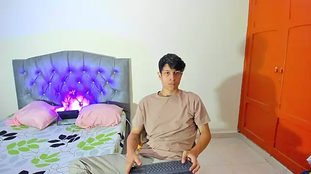 AgarEvans online show from 10, 10, 2025