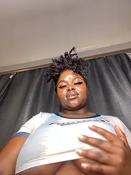 Snapshot of Honeycoco0211 chatting on 10, 10, 2025 Honeycoco0211 online show from 10, 10, 2025