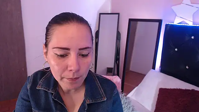 camila delarosa online show from 19, 11, 2025