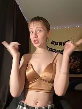 Crayzy Luv online show from 28, 2, 2025