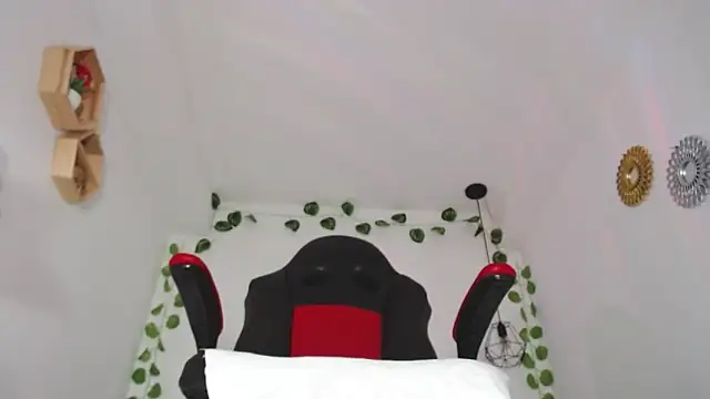 Ashly Roberths online show from 18, 3, 2025