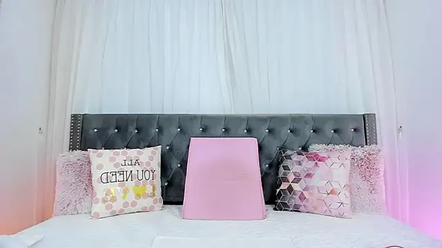 IsabellaJames online show from 30, 10, 2025