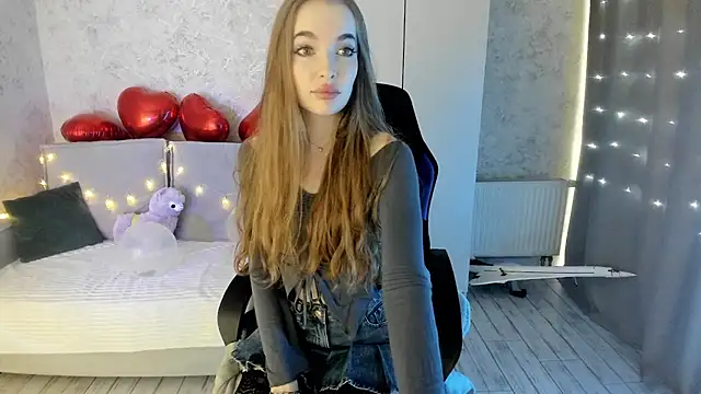 Snapshot of LissaCain chatting on 19, 3, 2026 LissaCain online show from 19, 3, 2026