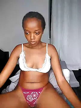 Snapshot of Bella_kiki chatting on 5, 1, 2025 Bella kiki online show from 5, 1, 2025