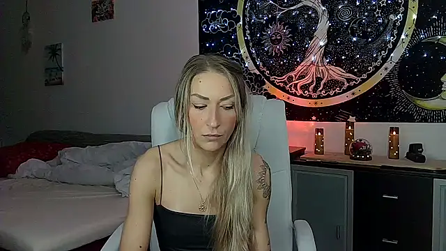 Snapshot of SexxyLiviaa chatting on 25, 10, 2025 SexxyLiviaa online show from 25, 10, 2025