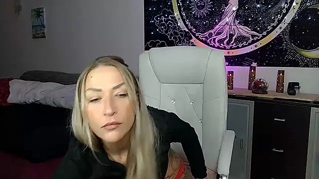 Snapshot of SexxyLiviaa chatting on 30, 10, 2025 SexxyLiviaa online show from 30, 10, 2025