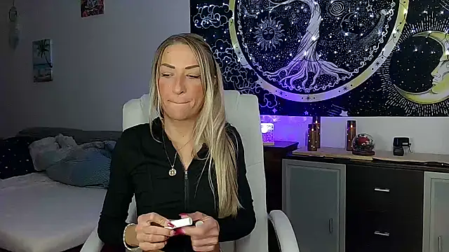 Snapshot of SexxyLiviaa chatting on 4, 11, 2025 SexxyLiviaa online show from 4, 11, 2025