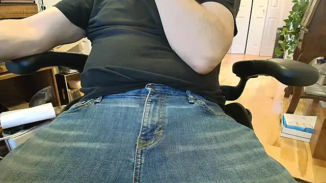 Snapshot of massive_cum chatting on 14, 11, 2025 massive cum online show from 14, 11, 2025