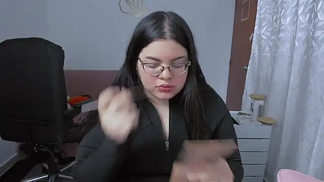 Snapshot of Aria_Fullbuster chatting on 5, 12, 2025 Aria Fullbuster online show from 5, 12, 2025