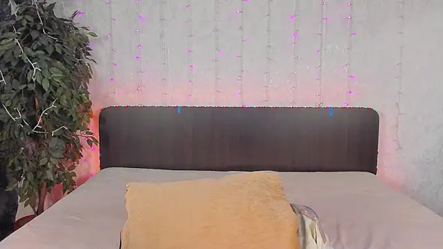 Milana Crystal  online show from 3, 12, 2024