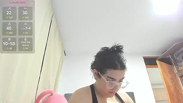 Snapshot of Kylie2211 chatting on 6, 3, 2026 Kylie2211 online show from 6, 3, 2026