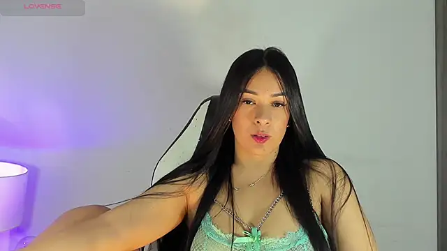 bella hadid1  online show from 5, 12, 2024