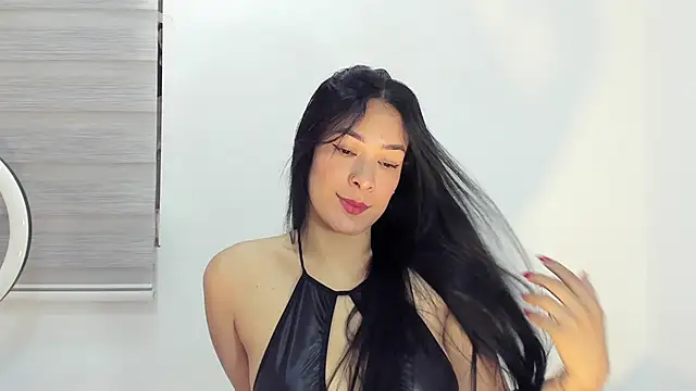 bella hadid1  online show from 14, 12, 2025