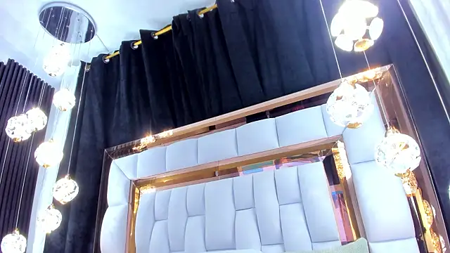 SarayRoyse online show from 30, 10, 2025