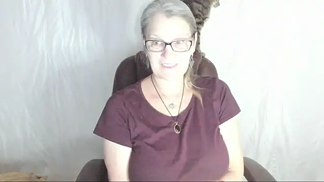 irinamaux online show from 2, 3, 2025