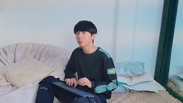 Levii Ackermann online show from 7, 3, 2025