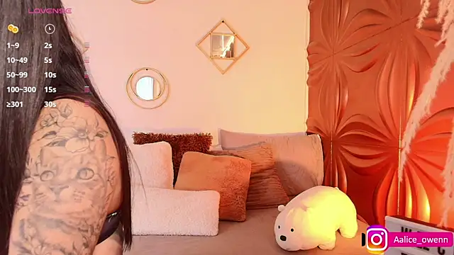 Aliceowenn online show from 4, 10, 2025