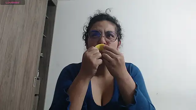 Snapshot of Anne_purple chatting on 27, 11, 2025 Anne purple online show from 27, 11, 2025