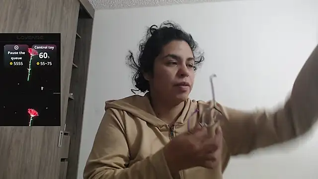 Snapshot of Anne_purple chatting on 4, 12, 2025 Anne purple online show from 4, 12, 2025