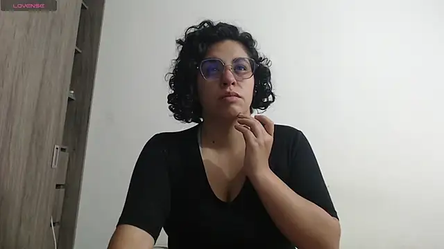 Snapshot of Anne_purple chatting on 5, 12, 2025 Anne purple online show from 5, 12, 2025