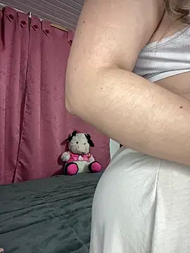 Snapshot of CristalGmez chatting on 22, 1, 2025 CristalGmez online show from 22, 1, 2025