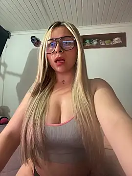 Snapshot of CristalGmez chatting on 23, 10, 2025 CristalGmez online show from 23, 10, 2025