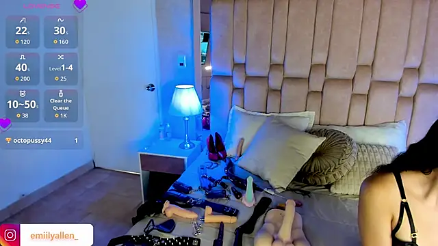 EmilyAllen  online show from 9, 10, 2025