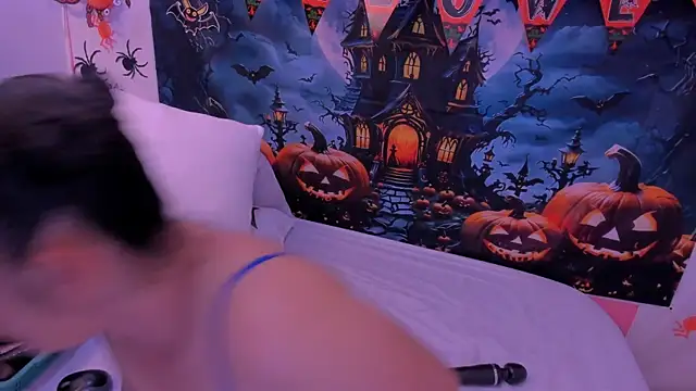 charlotte-11 online show from 18, 10, 2025