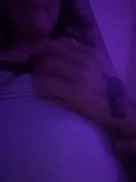 Snapshot of greedybratt chatting on 13, 11, 2025 greedybratt online show from 13, 11, 2025