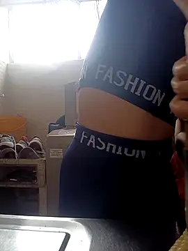 Snapshot of Laura_martin_ chatting on 18, 10, 2025 Laura martin online show from 18, 10, 2025