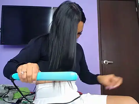 Snapshot of Laura_martin_ chatting on 20, 10, 2025 Laura martin online show from 20, 10, 2025