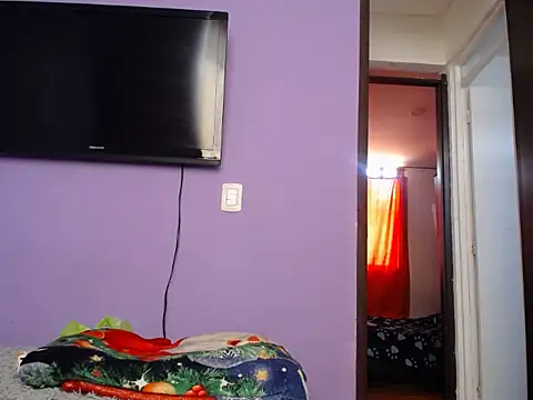 Snapshot of Laura_martin_ chatting on 22, 10, 2025 Laura martin online show from 22, 10, 2025