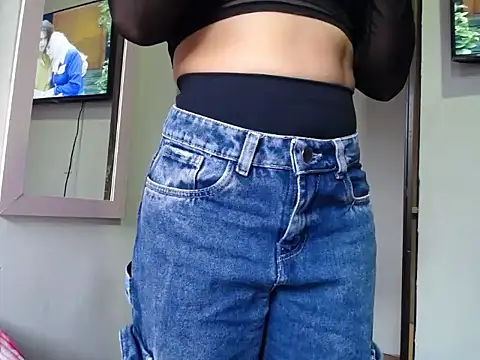 Snapshot of Laura_martin_ chatting on 15, 11, 2025 Laura martin online show from 15, 11, 2025