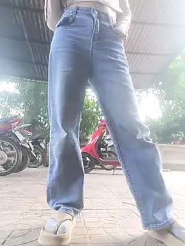 Snapshot of -Almira- chatting on 21, 11, 2025 -Almira- online show from 21, 11, 2025