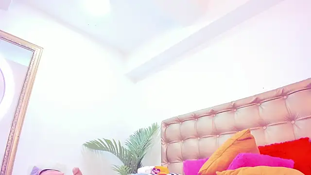sophie-newton online show from 23, 1, 2025