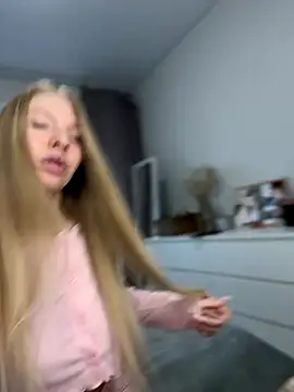 Snapshot of NewLale chatting on 10, 10, 2025 NewLale online show from 10, 10, 2025