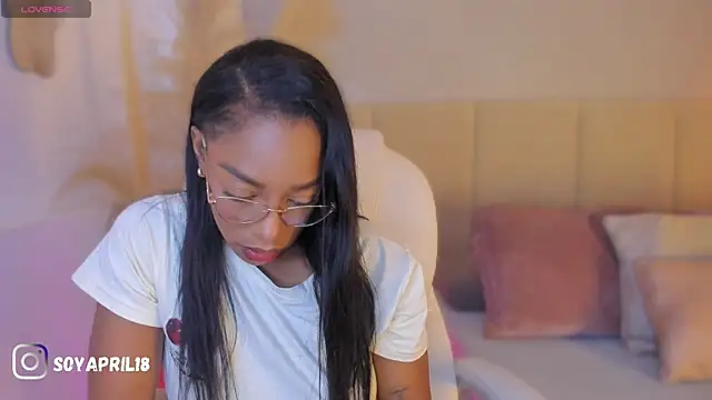 Snapshot of aprilebony_ chatting on 4, 4, 2026 aprilebony online show from 4, 4, 2026