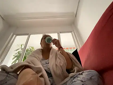 sweeviolet online show from 2, 3, 2025