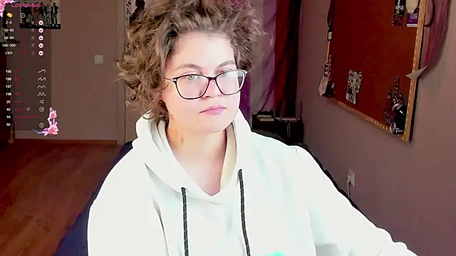 Snapshot of Sashy_Way chatting on 8, 12, 2024 Sashy Way online show from 8, 12, 2024